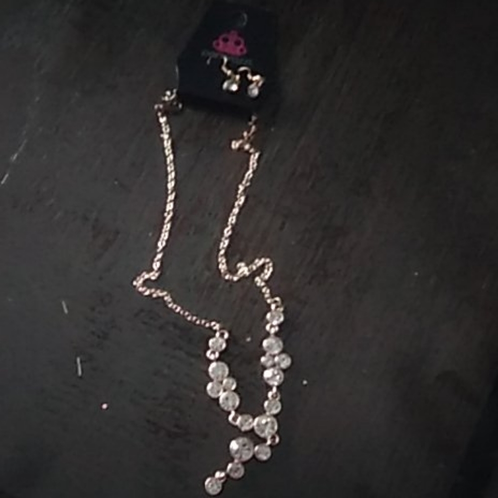 Necklace and earing